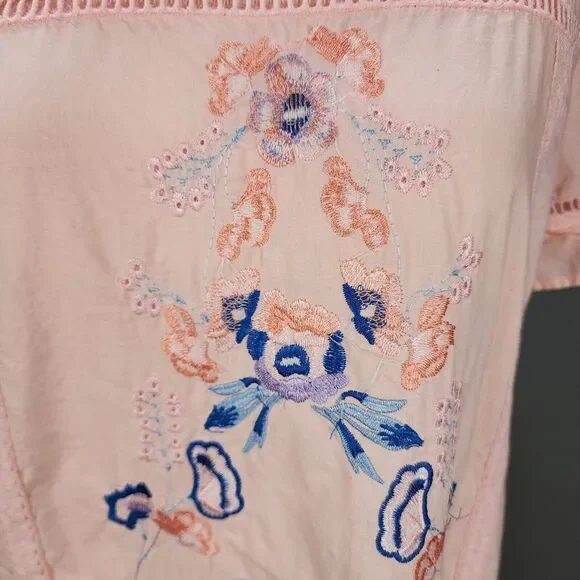 A dip of Darling Women's Dress Floral Embroidered Pink Medium Delicate Feminine - Picture 3 of 13